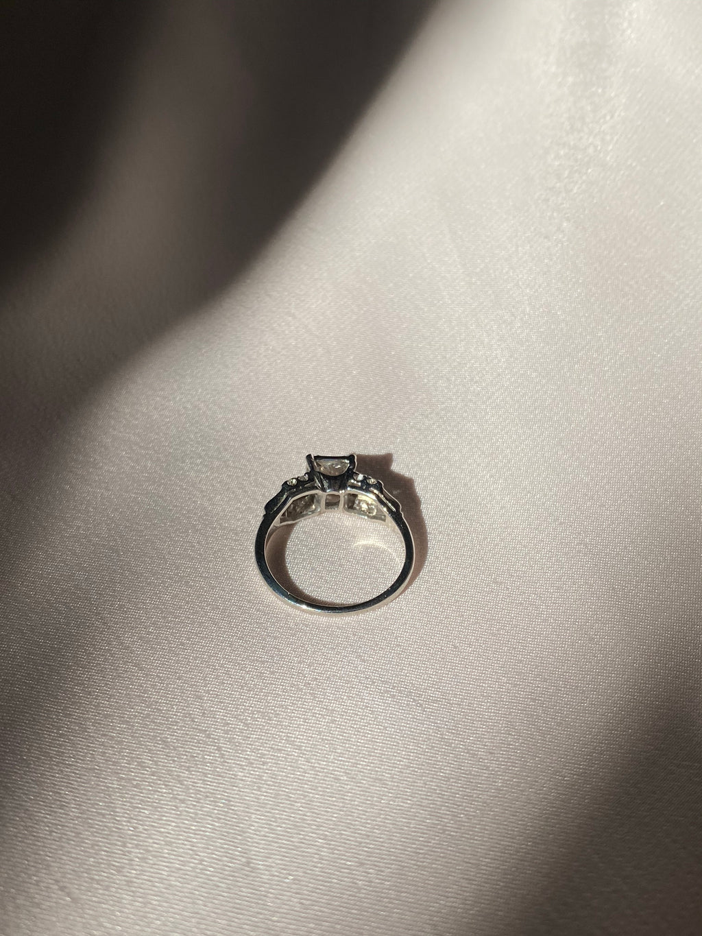 Antique 1.00 carat Art Deco Diamond Platinum Engagement Ring