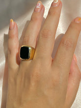 Load image into Gallery viewer, Vintage 9k Onyx Square Signet Ring 1978
