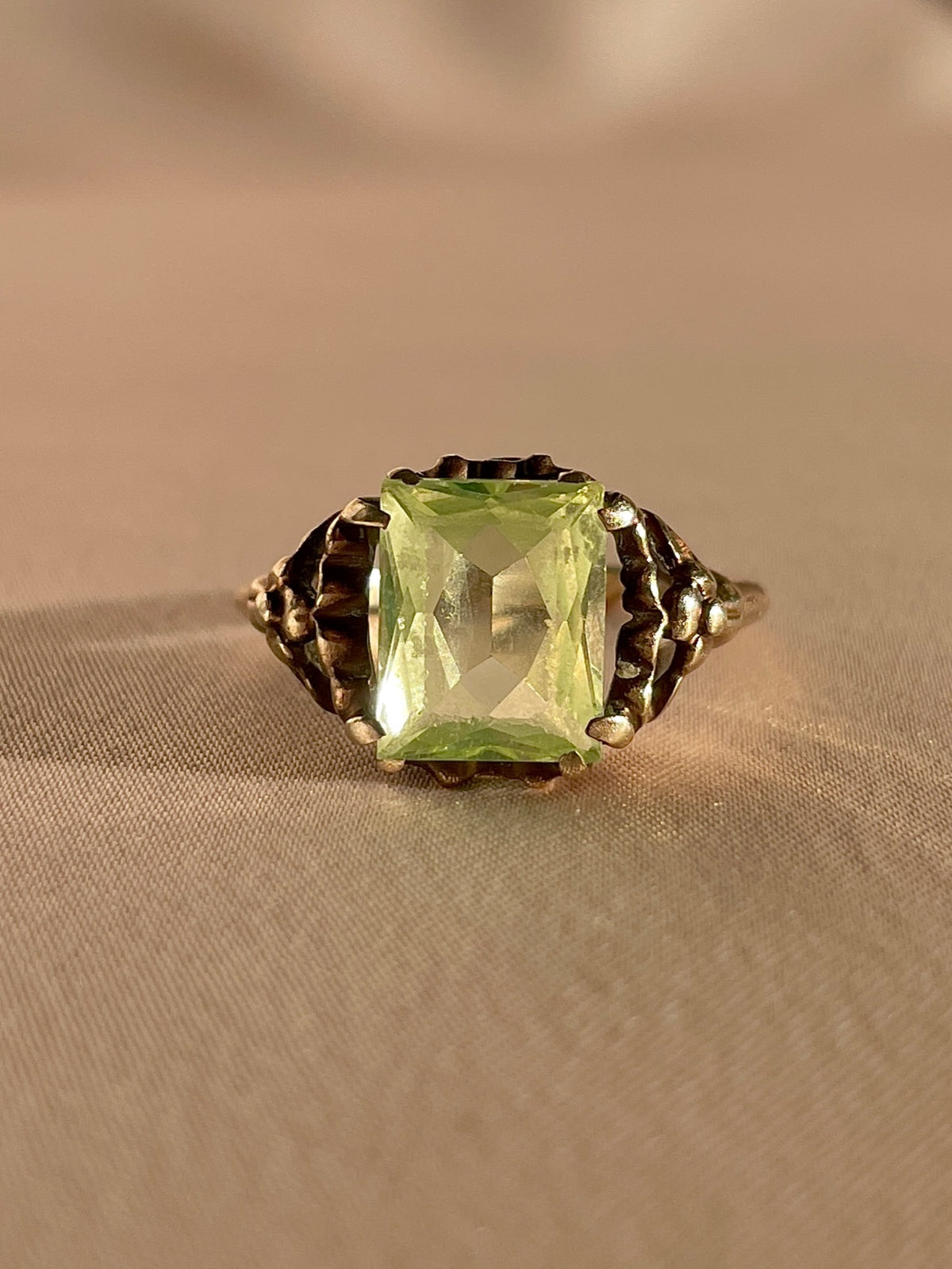 Antique 10k Lime Spinel Art Nouveau Ring