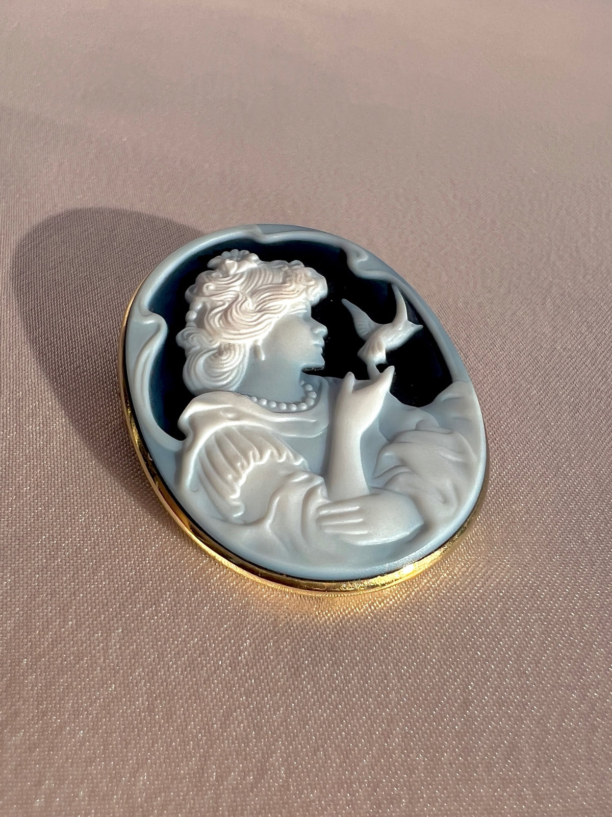 Vintage 18k Agate Cameo Pendant Brooch