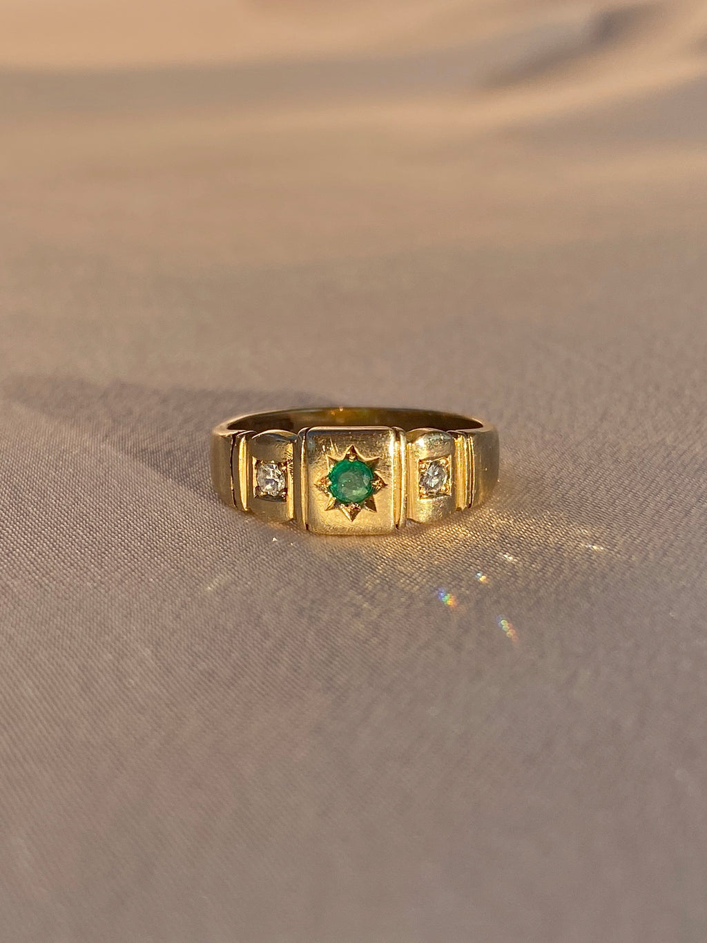 Vintage 9k Emerald Diamond Paneled Gypsy Ring
