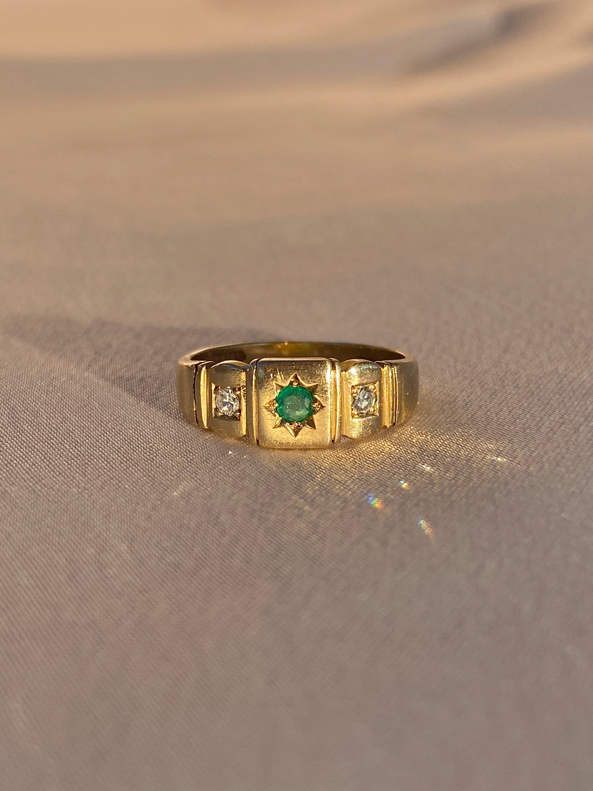 Vintage 9k Emerald Diamond Paneled Gypsy Ring