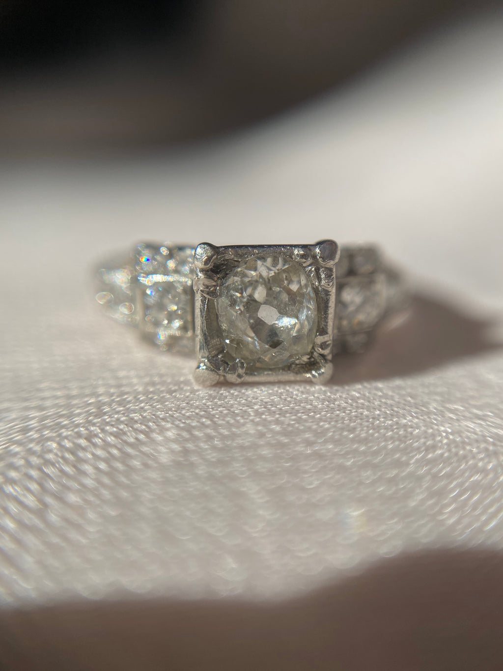 Antique 1.00 carat Art Deco Diamond Platinum Engagement Ring
