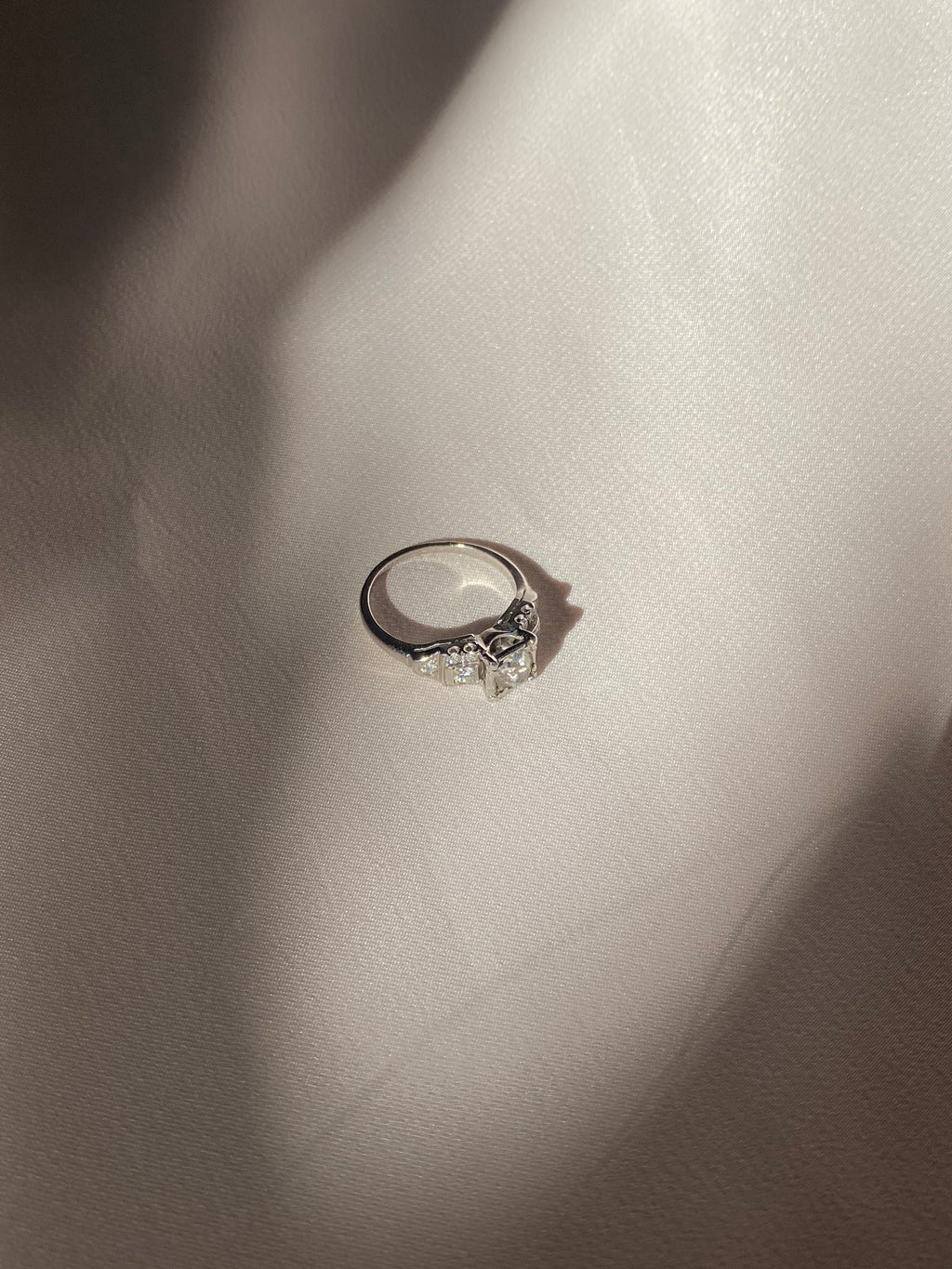 Antique 1.00 carat Art Deco Diamond Platinum Engagement Ring