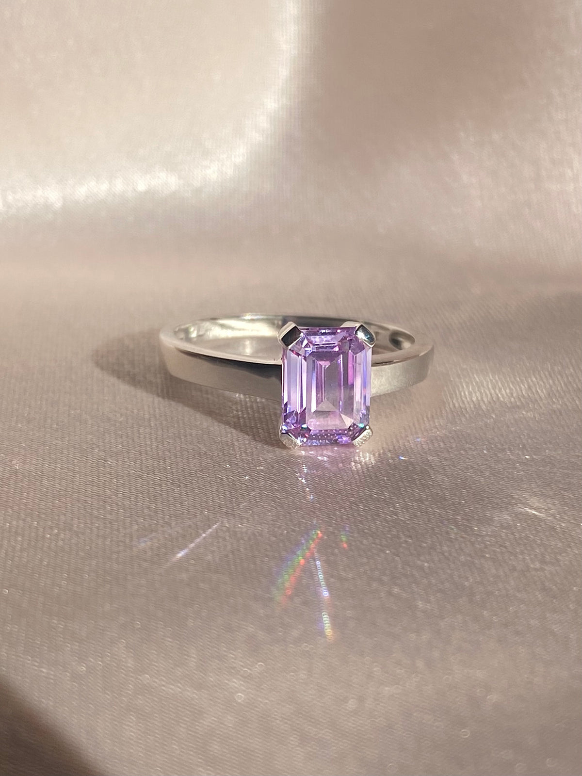 Vintage 9k White Gold Pink Gemstone Ring