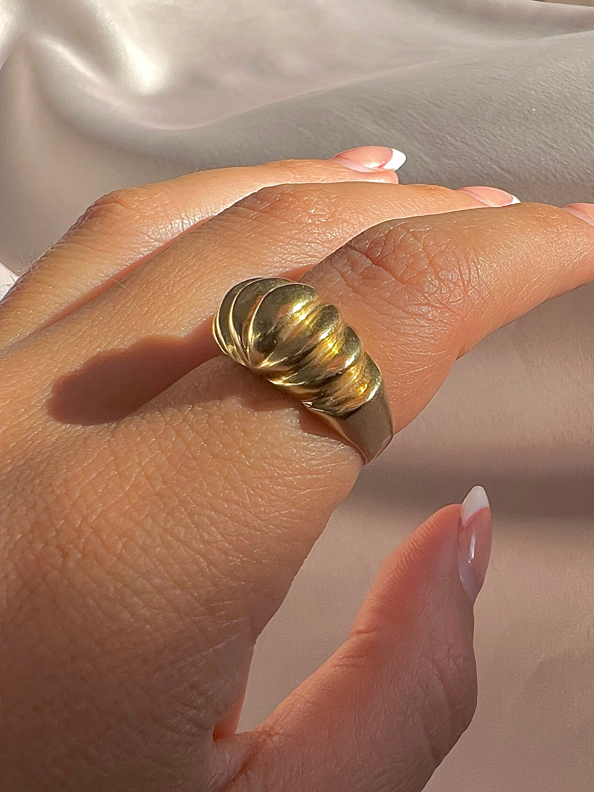 Vintage 14k Scallop Conch Bombe Ring