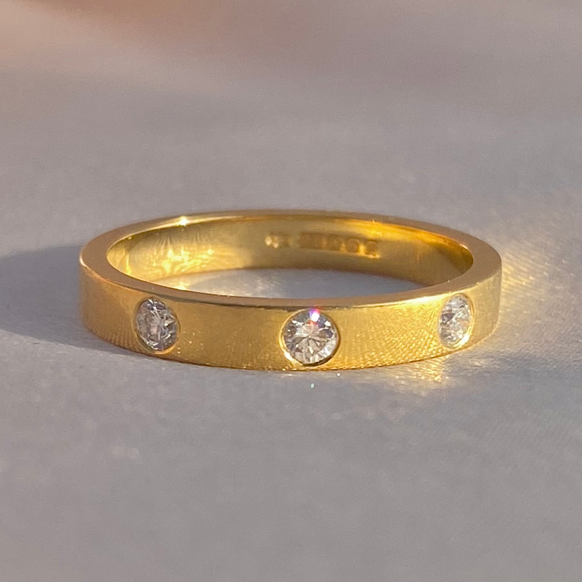 Vintage 18k Contemporary Trilogy Diamond Dot Band